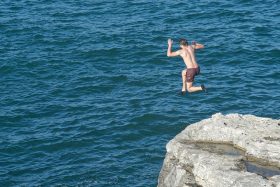 jumping-2000244_1280