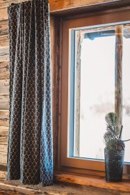 window-6885494_1280